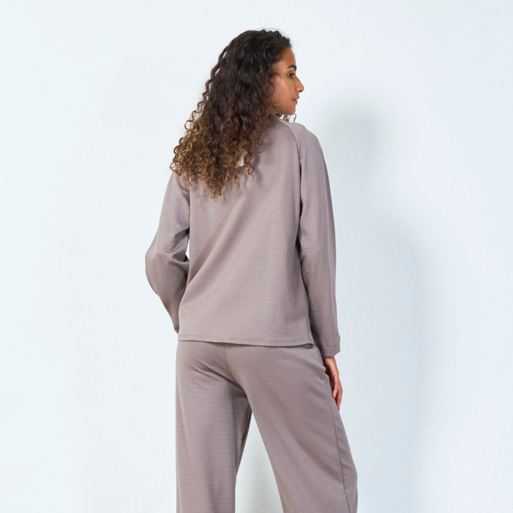 Long-sleeve basic pocket tee wholesale