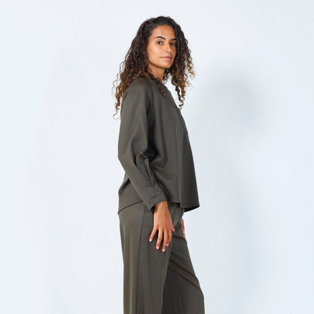 Long-sleeve basic pocket tee wholesale